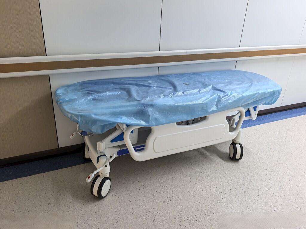 病床撞击墙板.jpg